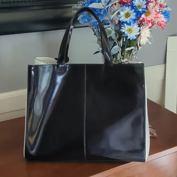 INNUE Leather Handbag - Picture 4 of 9